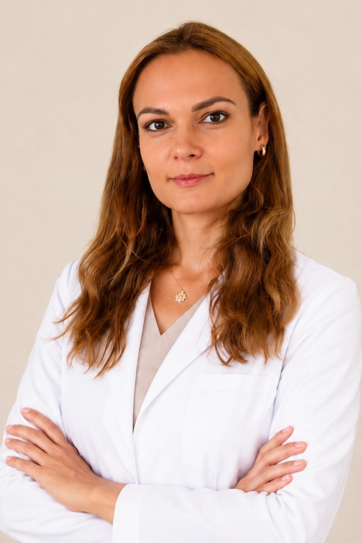 Dr. Júlia Rózsa